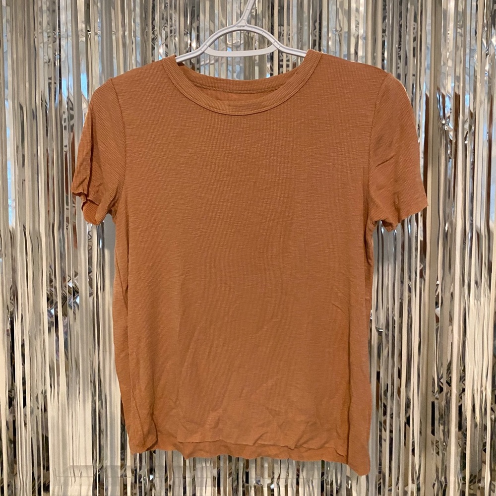 Peach’s colored Aerie top